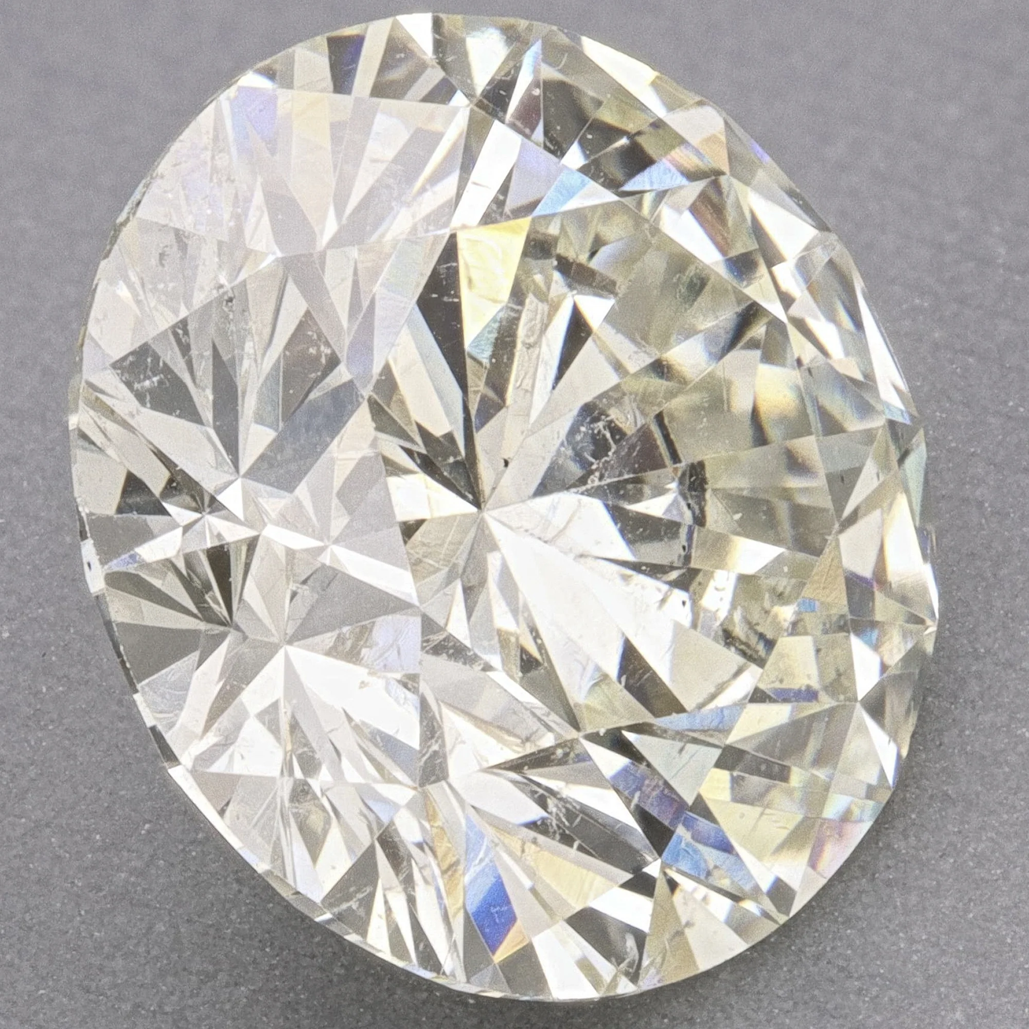 0.76 Carat I Color SI2 Clarity IGI Certified Natural Round Brilliant Cut Diamond - Image 3