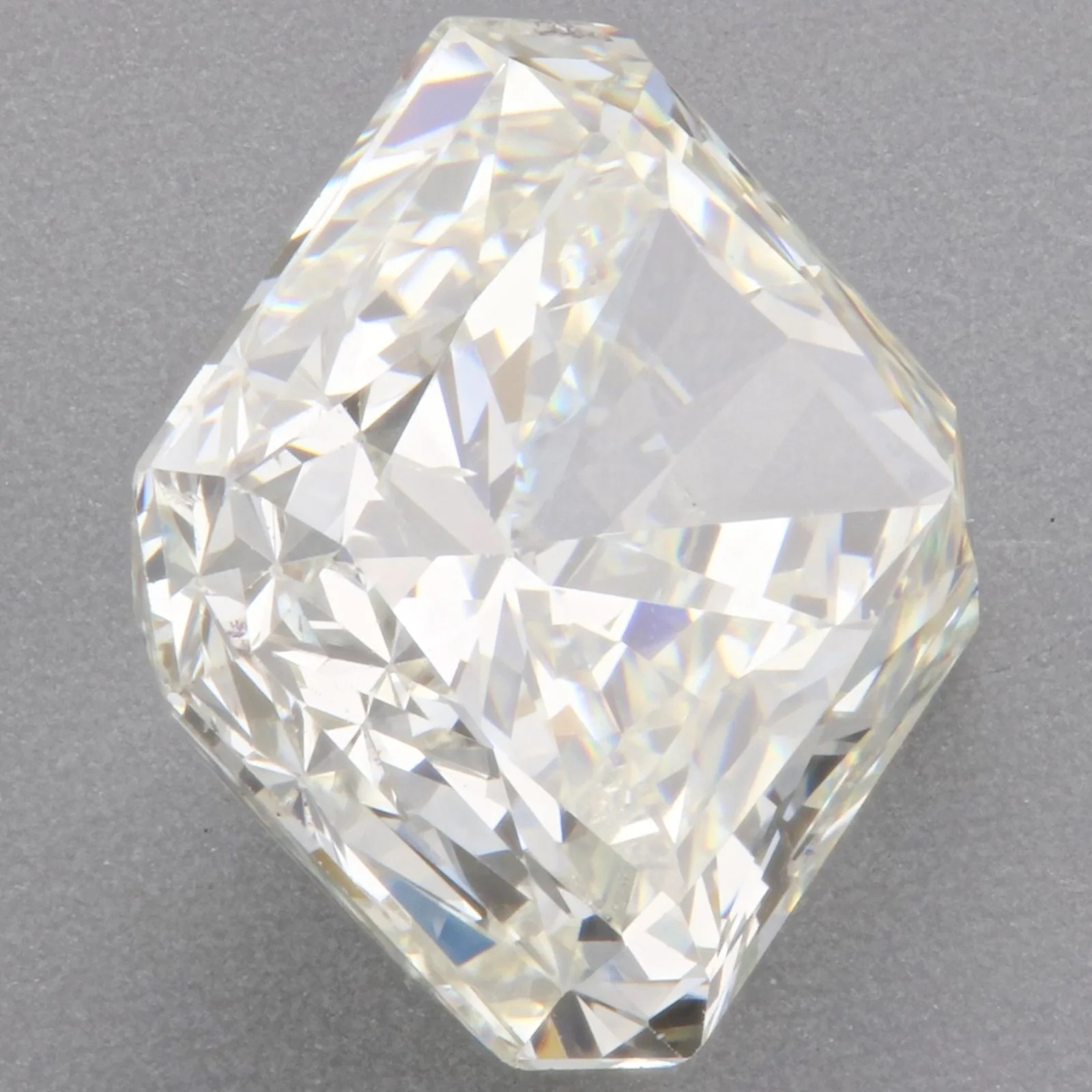 0.76 Carat J Color SI1 Clarity IGI Certified Natural Radiant Cut Diamond - Image 3