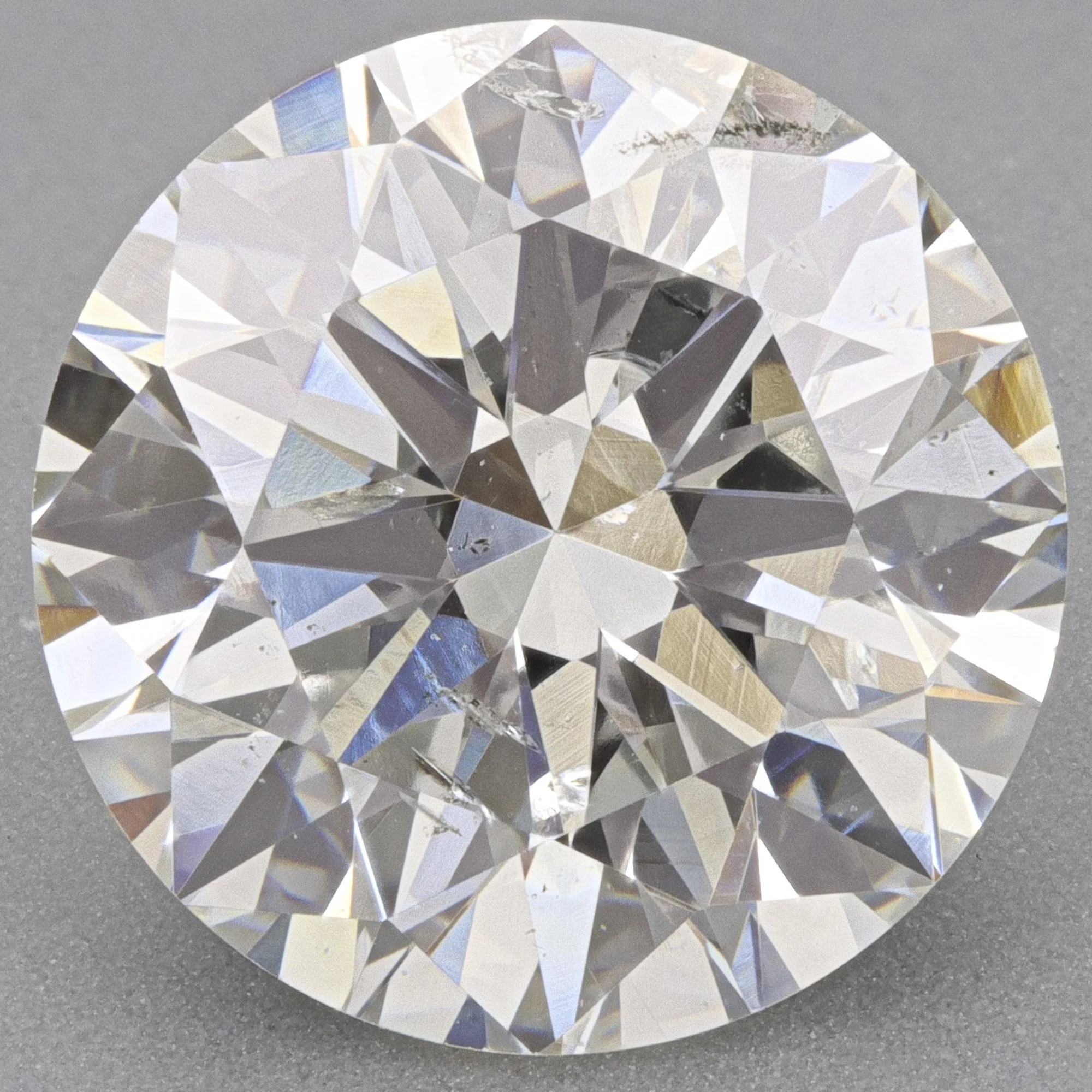0.86 Carat F Color SI2 Clarity IGI Certified Natural Round Brilliant Cut Diamond - Image 2