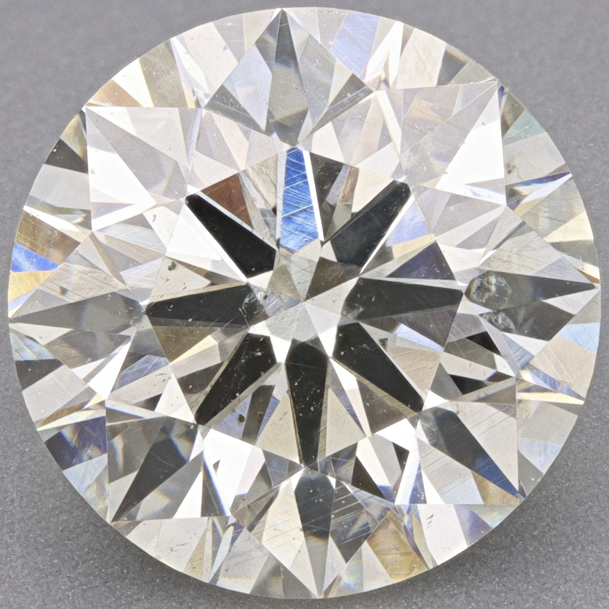 0.90 Carat I Color SI1 Clarity IGI Certified Natural Round Brilliant Cut Diamond - Image 2