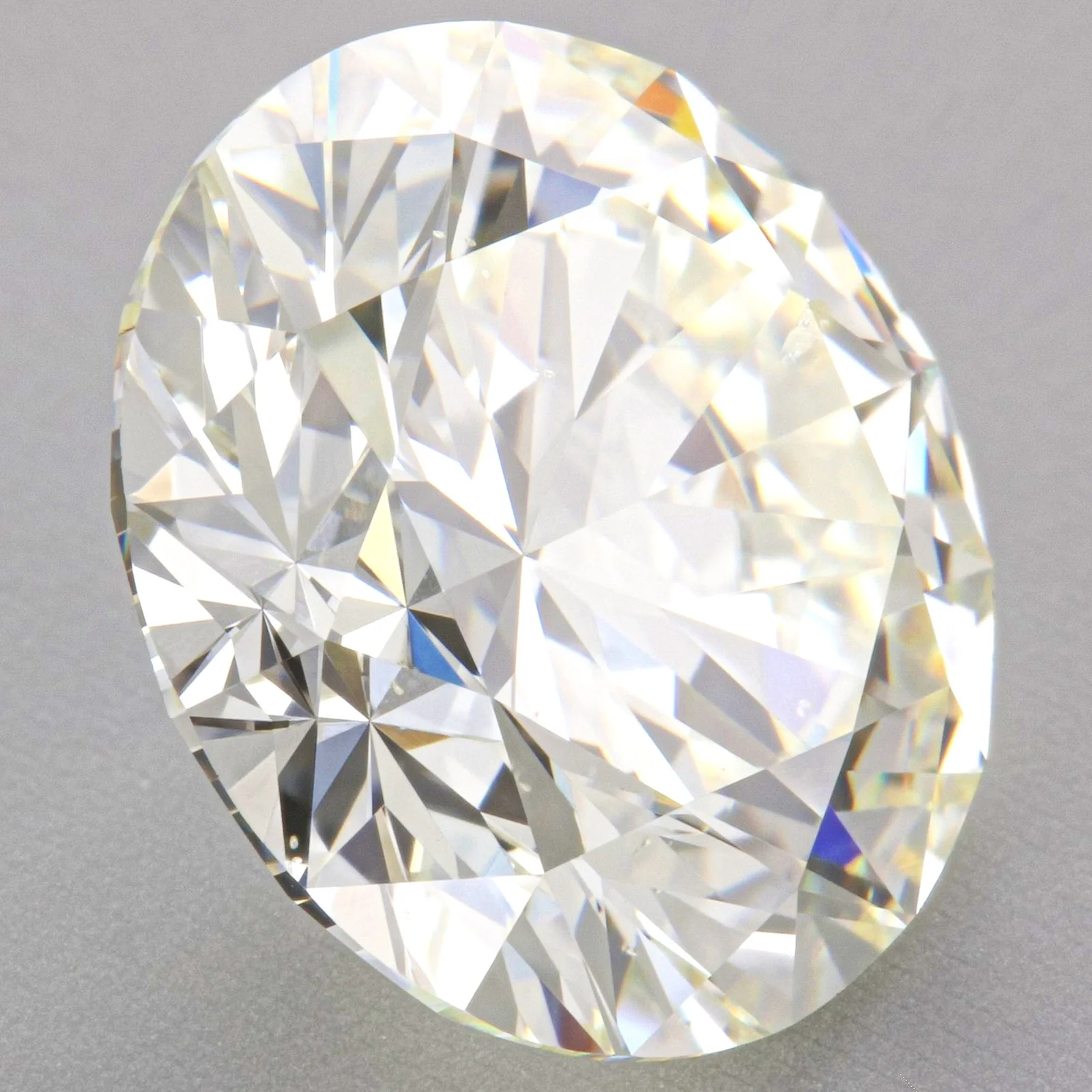 2.50 Carat J Color SI1 Clarity IGI Certified Natural Round Brilliant Cut Diamond - Image 3