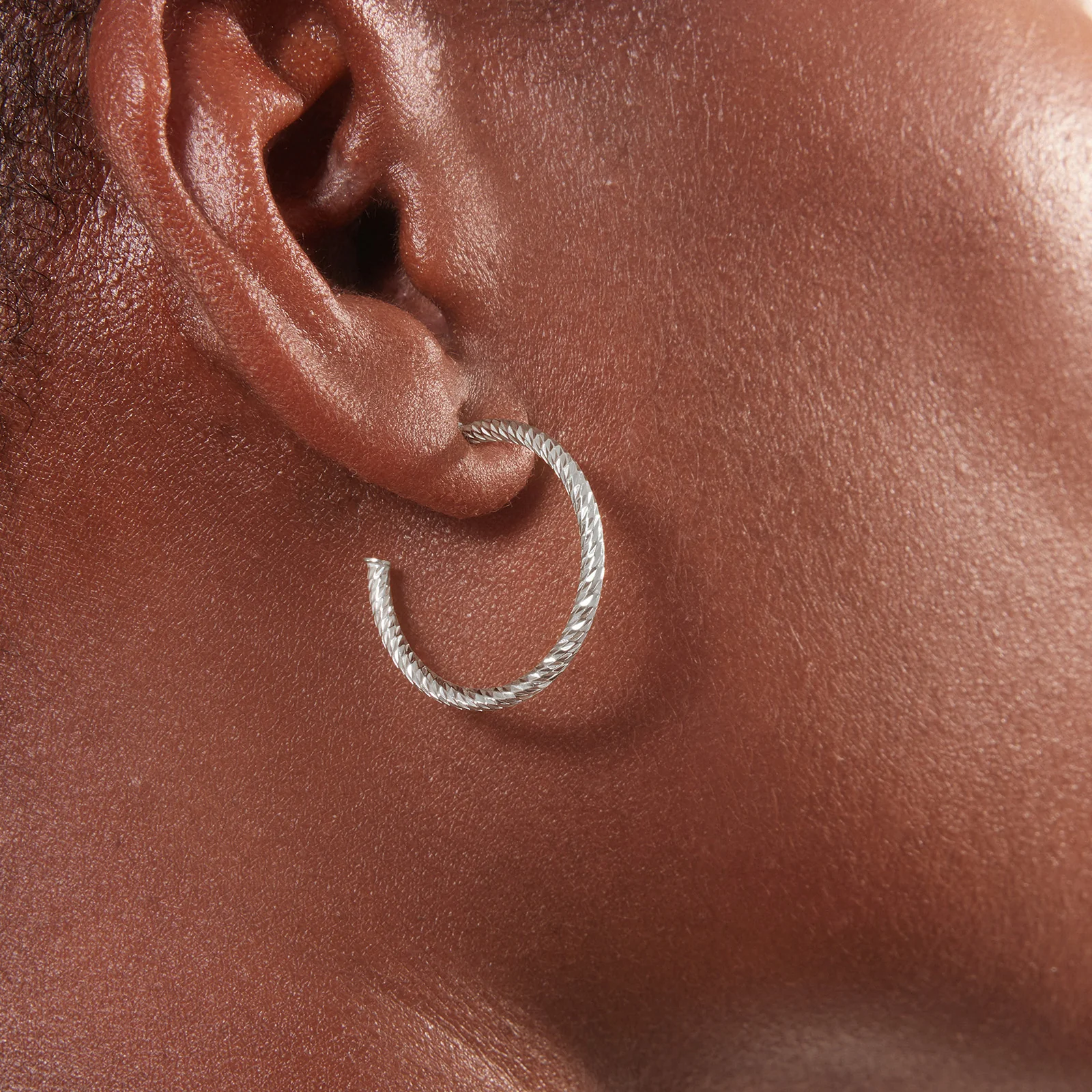 925 Sterling Silver 1-Inch Diamond Cut Hoop Earrings - Image 4