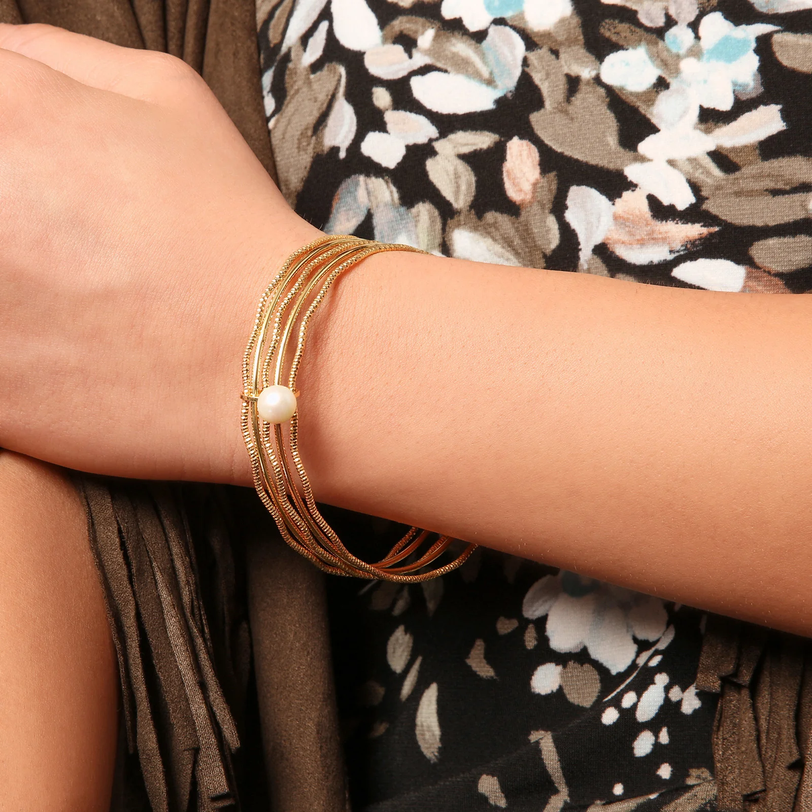 Freshwater Cultured Pearl and Yellow Gold Plated 925 Sterling Silver Multi-Row Textured Bangle Bracelet - Image 4